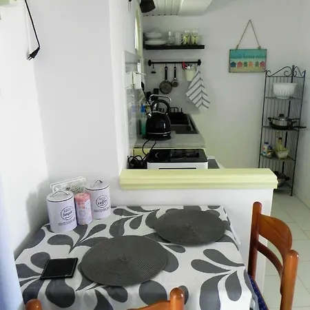 Explorer's Rest Apartment Argassi